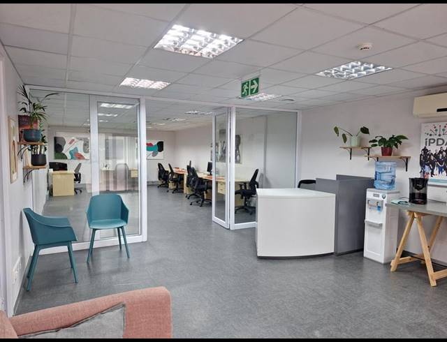 BUSINESS PROPERTY TO RENT IN MONUMENT PARK